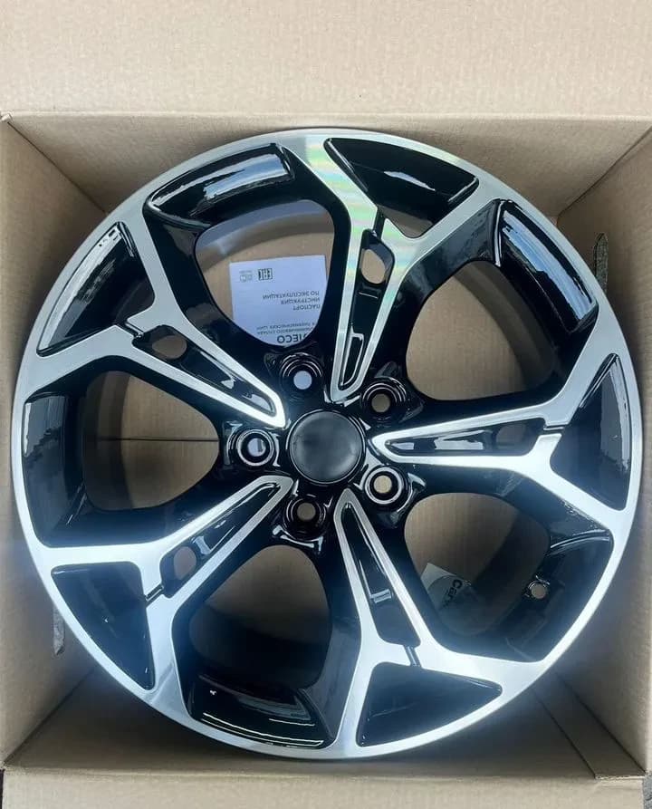 Литые диски Carwel Синтур 1702 7×R17 5×114.3