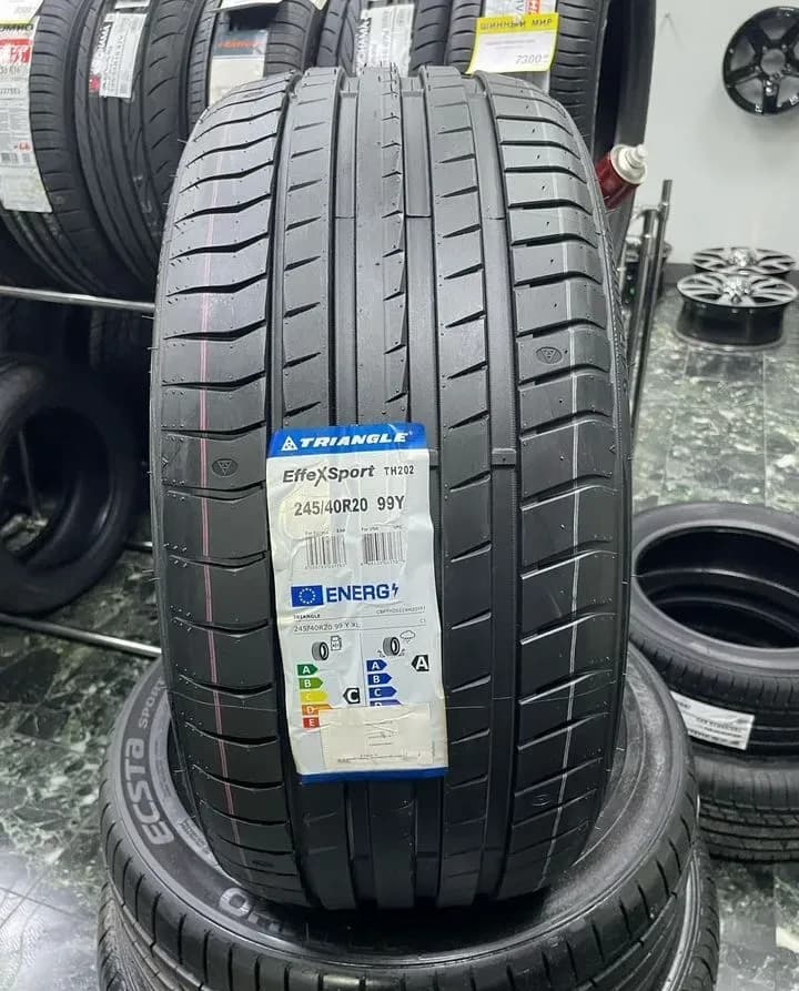 Triangle EffeXSport TH202 245/40 R20 99Y