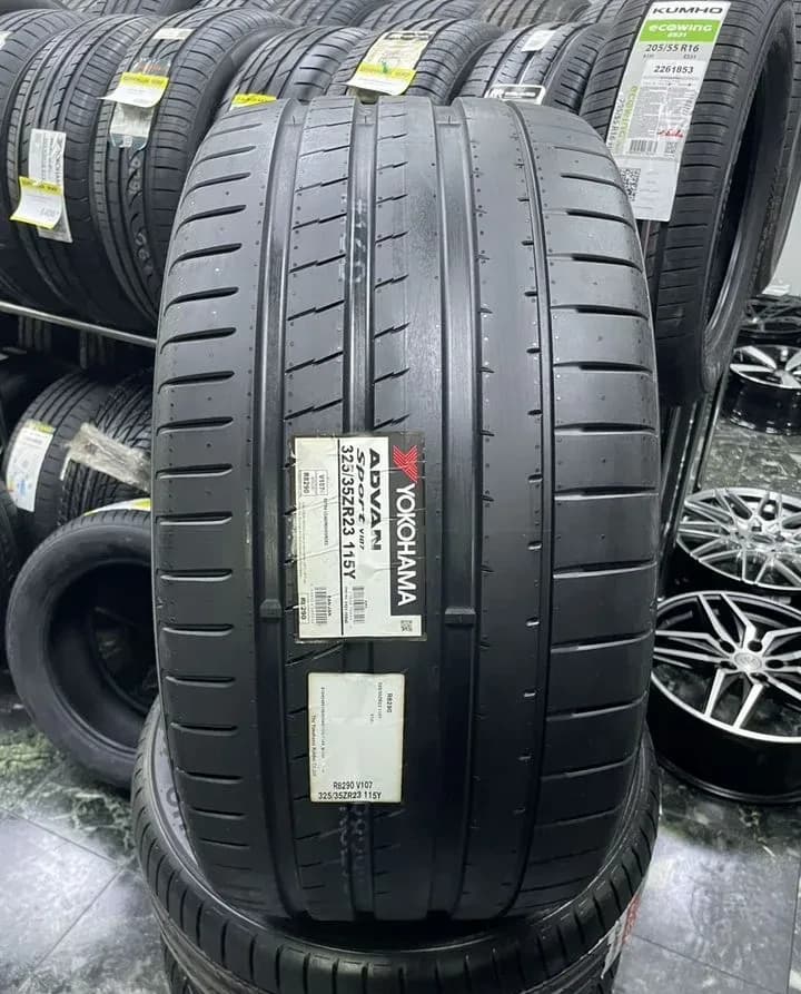 Yokohama Advan Fleva V701 325/35 R23 115Y